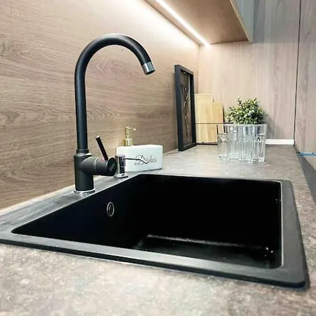 Apartman Glamorous 1br W/free Parking Bukarest