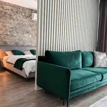 Glamorous 1br W/free Parking * بوخارست