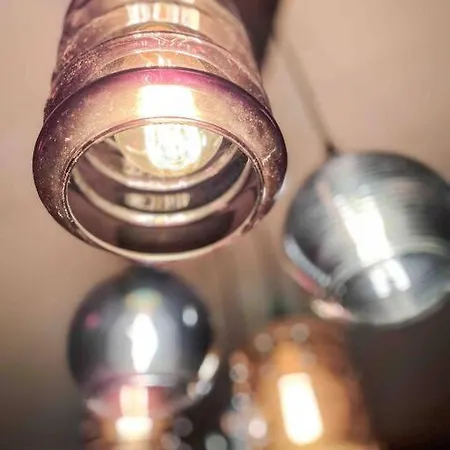 Glamorous 1br W/free Parking Appartement *
