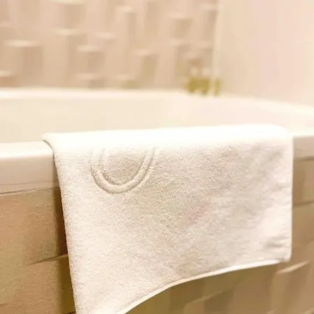 Glamorous 1br W/free Parking