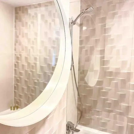 Glamorous 1br W/free Parking * Bucharest