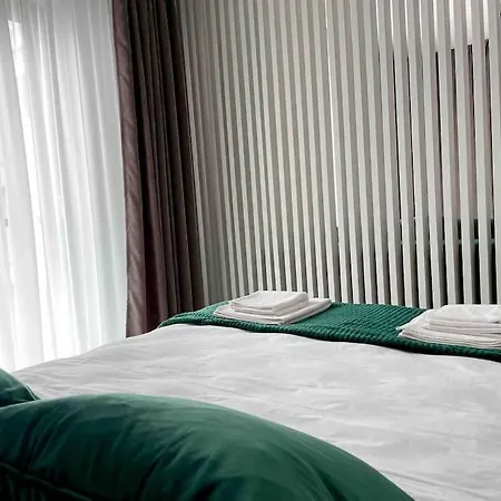 Apartment Glamorous 1br W/free Parking Bucharest
